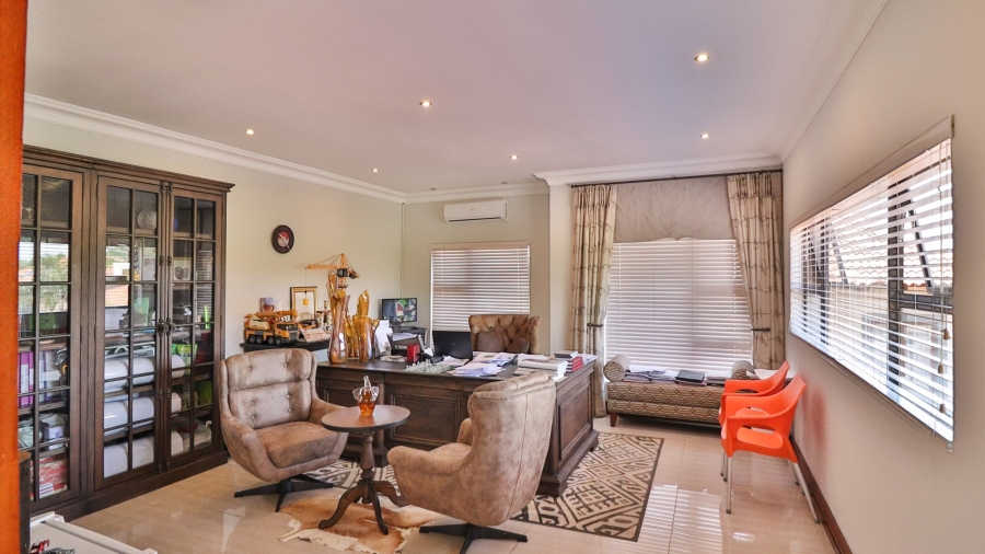 6 Bedroom Property for Sale in Birdwood Estate North West